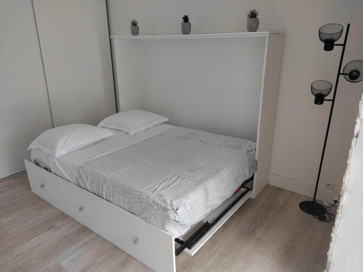 Charmant Studio Lumineux Avec Piscine Fréjus Kültér fotó