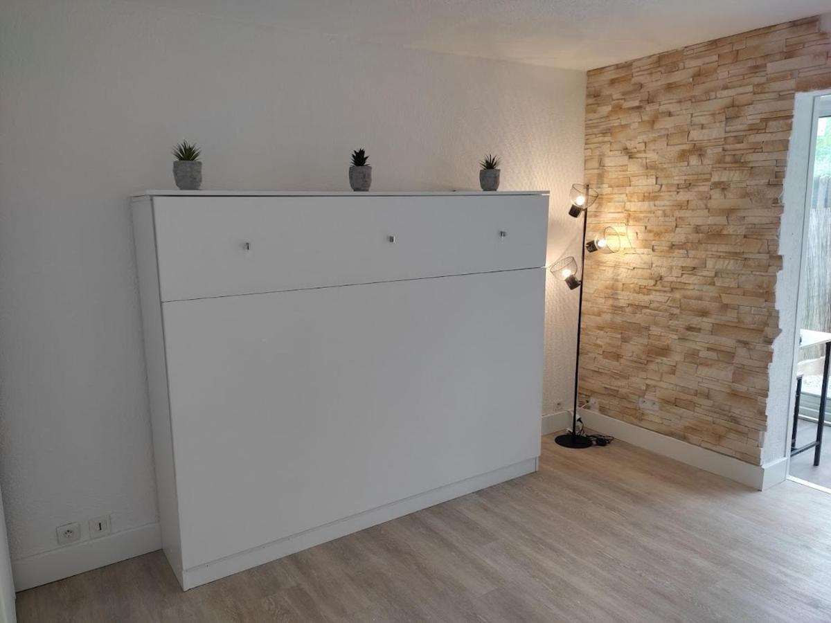 Charmant Studio Lumineux Avec Piscine Fréjus Kültér fotó