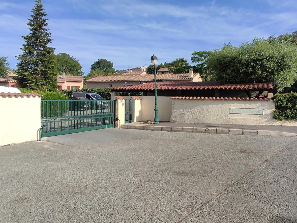 Charmant Studio Lumineux Avec Piscine Fréjus Kültér fotó